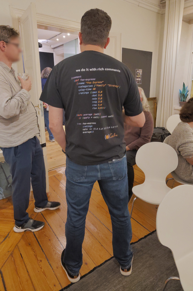 A man wearing a shirt that says "we do it with rich comments"